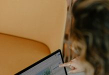 Earn $200/Hour with This No-Degree Side Hustle as a Notary