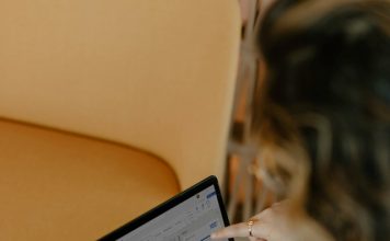 Earn $200/Hour with This No-Degree Side Hustle as a Notary